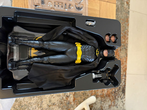 Hot toys michael keaton batman - toys,