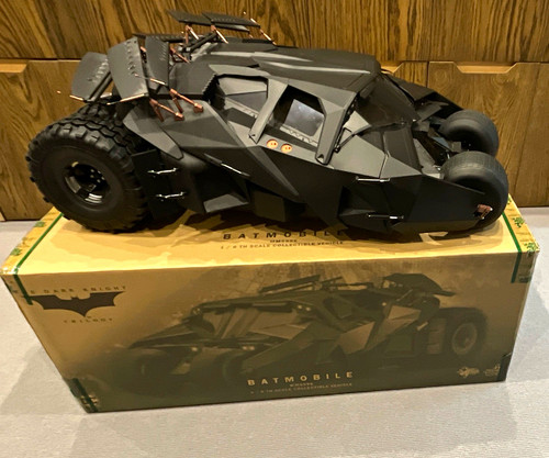 Hot toys batman batmobile - hot,